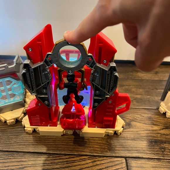 Playskool Heroes Iron Man Armour-Up Fortress - Picture 14 of 16